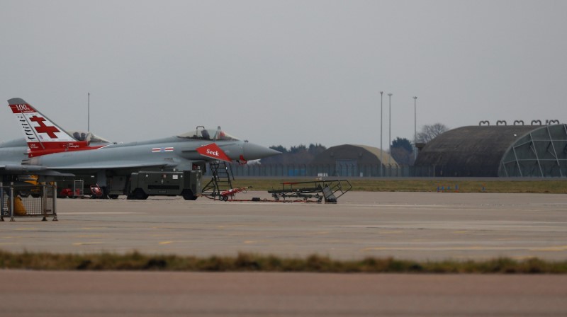 © Reuters. FILE PHOTO:  Eurofighter Typhoon aircraft are seen on the apron at RAF Coningsby in Lincolnshire, Britain