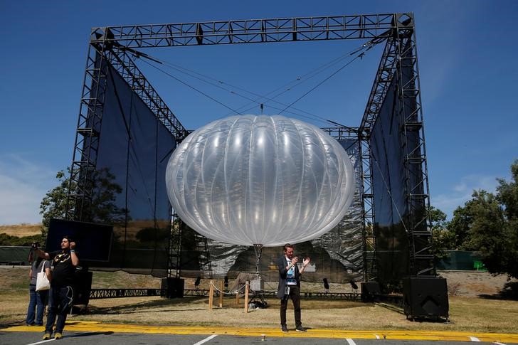 © Reuters. Balão do projeto Loon durante conferência com desenvolvedores do Google em Mountain View, Estados Unidos