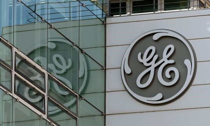 © Reuters. Logo da General Electric em prédio da empresa
