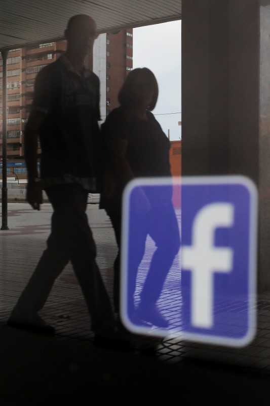 © Reuters. La justicia alemana concede a unos padres acceso al Facebook de su hija fallecida