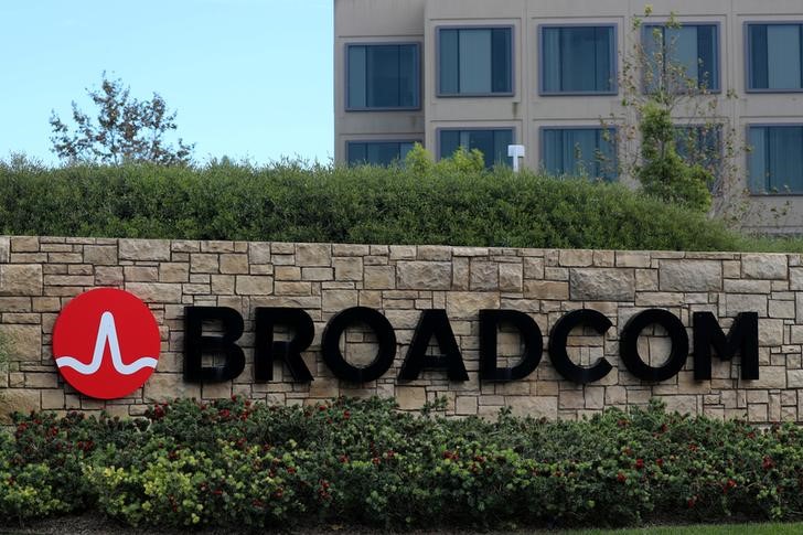 © Reuters. A sign to the campus offices of chip maker Broadcom Ltd, who announced on Monday an unsolicited bid to buy peer Qualcomm Inc for $103 billion, is shown in Irvine, California