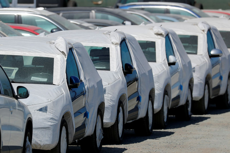 © Reuters. Volkswagen vehicles sit waiting for delivery after their arrival in the United States in Chula Vista, California