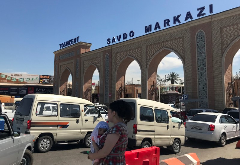 © Reuters. A general view shows Abu Sahiy, a wholesale market near Tashkent