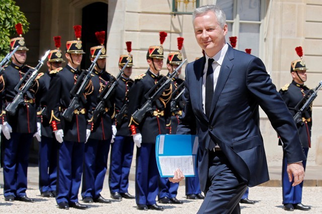 © Reuters. French Finance Minister Bruno Le Maire arrives at the Elysee Palace in Paris