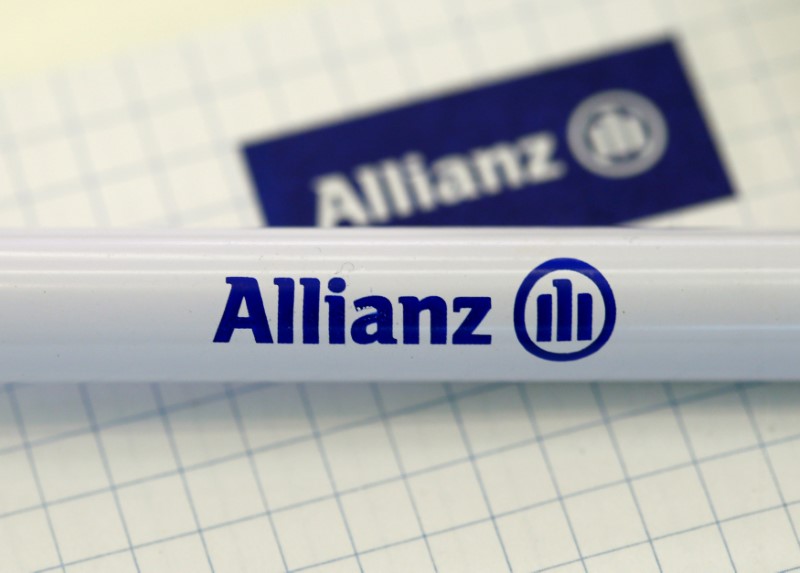 © Reuters. FILE PHOTO -  The company logo of German insurer Allianz SE is pictured before an annual news conference in Munich