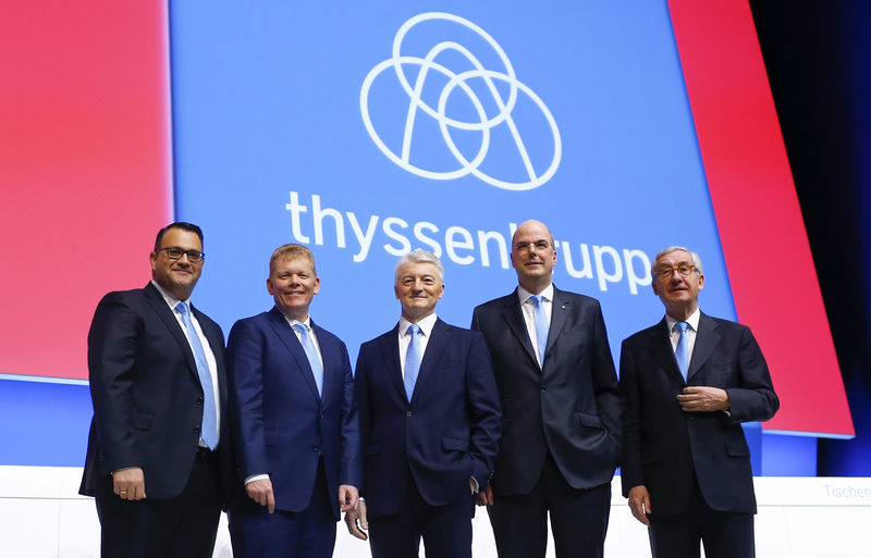 © Reuters. FILE PHOTO: The board of ThyssenKrupp poses before the company's annual shareholders meeting in Bochum