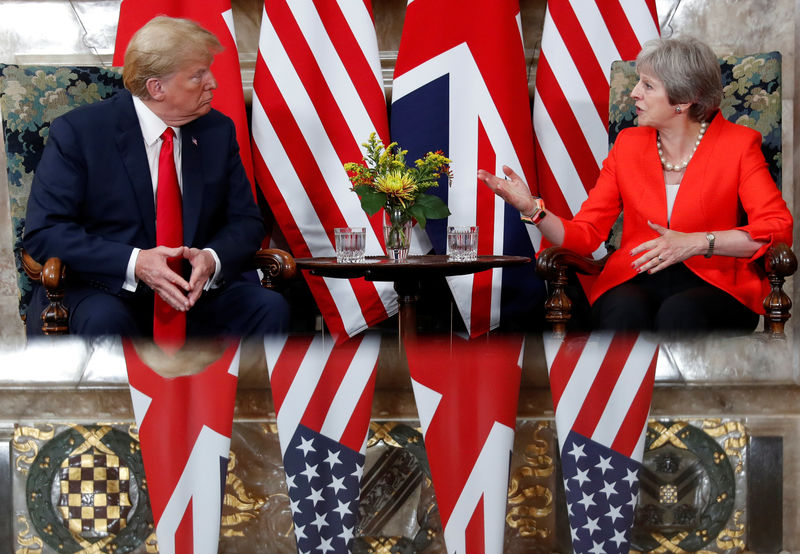 © Reuters. Trump and May meet at Chequers in Britain