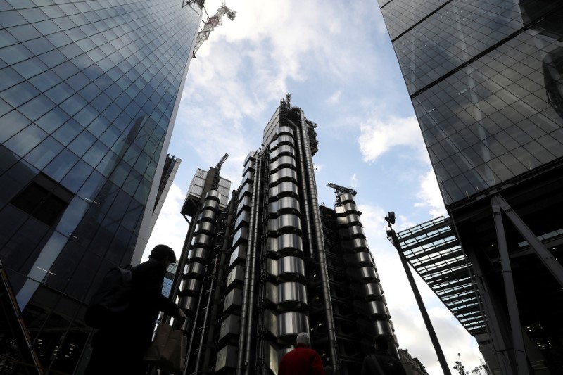 © Reuters. FILE PHOTO: The Lloyd's of London building is lit by winter sun in the City of London financial district in London
