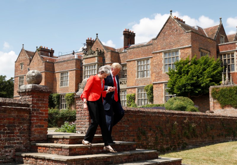 © Reuters. Presidente dos EUA, Donald Trump, e premiê britânica, Theresa May, em Chequers no Reino Unido