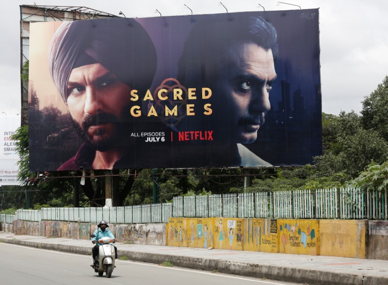 © Reuters. Outdoor de divulgação da série "Sacred Games" em Bengaluru, na Índia