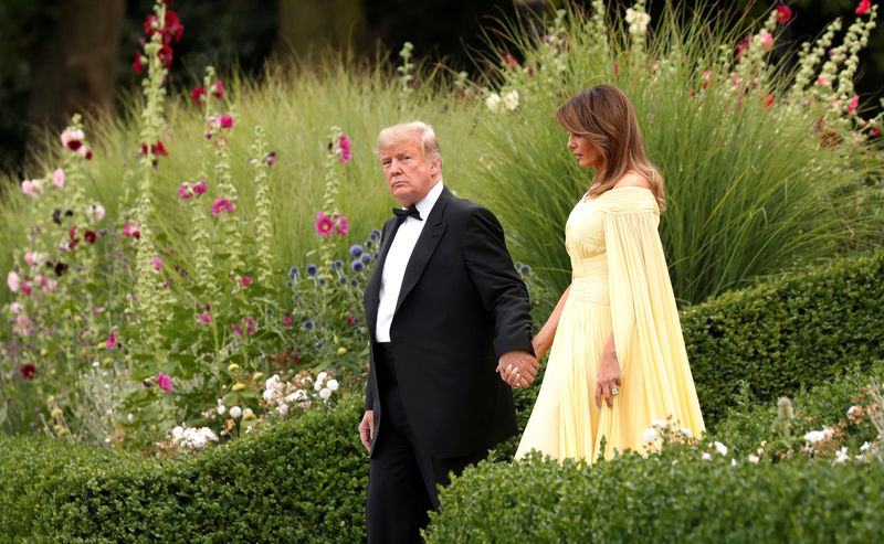 © Reuters. Trumps depart London for Blenheim Palace in Woodstock, Britain