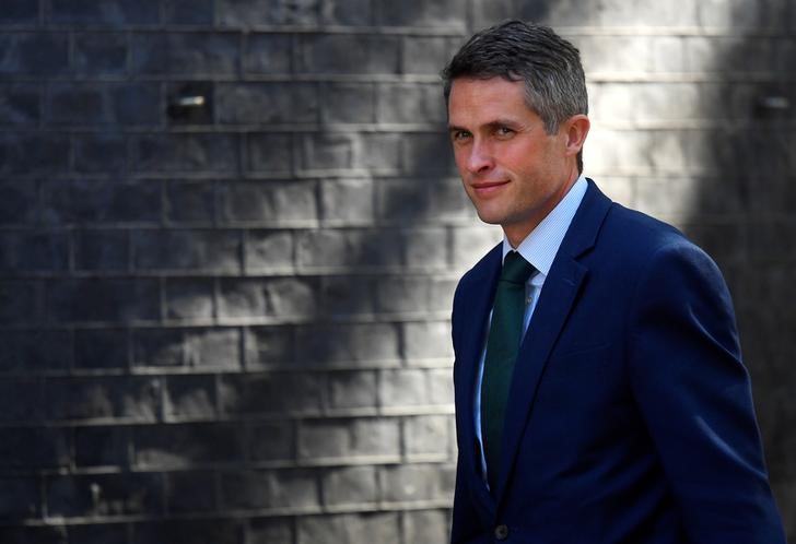 © Reuters. Britain's Secretary of State for Defence Gavin Williamson arrives in Downing Street in London