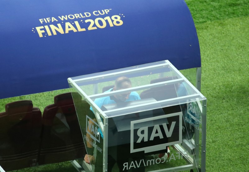 © Reuters. El VAR cumple con su trabajo en la final del Mundial pero, ¿era lo que la FIFA quería?