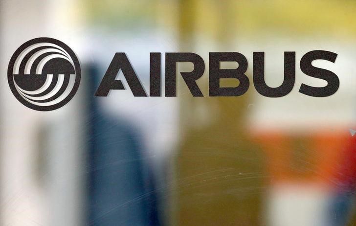 © Reuters. The logo of Airbus is pictured at the company's headquarters in Colomiers near Toulouse