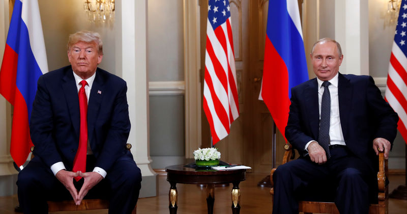 © Reuters. Президент России Владимир Путин и президент США Дональд Трамп на переговорах в Хельсинки