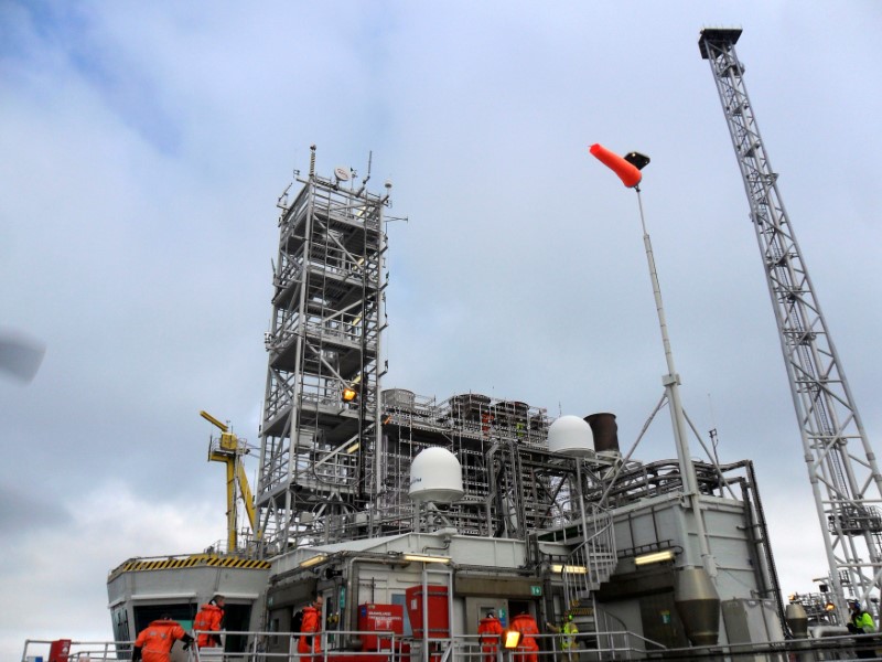 © Reuters. FILE PHOTO: A general view of the offshore Kristin oil and gas platform in the North Sea