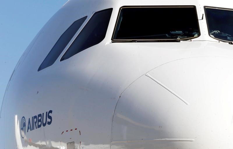 © Reuters. FILE PHOTO: An Airbus A320neo aircraft is pictured during a news conference in Colomiers near Toulouse