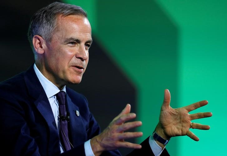 © Reuters. FILE PHOTO: Mark Carney, Governor of Bank of England, wearing an England 'Three Lions' lapel pin, addresses the Northern Powerhouse Business Summit Boiler Shop in Newcastle