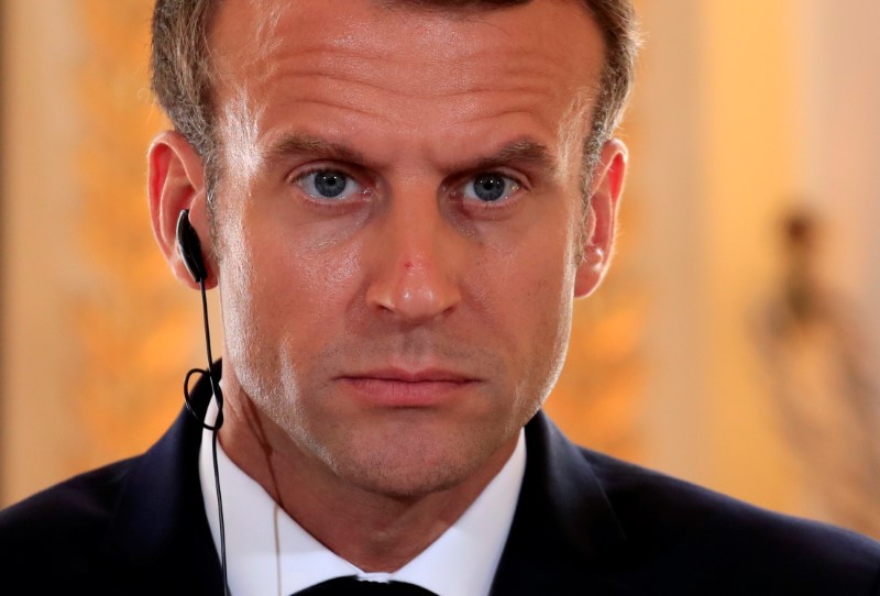 © Reuters. Macron concede entrevista em Paris