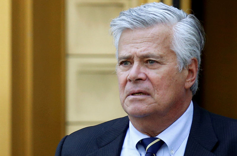© Reuters. FILE PHOTO: Former New York state Senate Majority Leader Skelos exits the Manhattan federal court house in New York