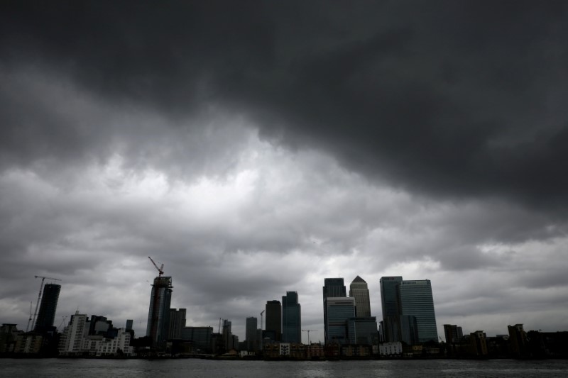 © Reuters. FILE PHOTO: Rain clouds pass over Canary Wharf financial financial district in London