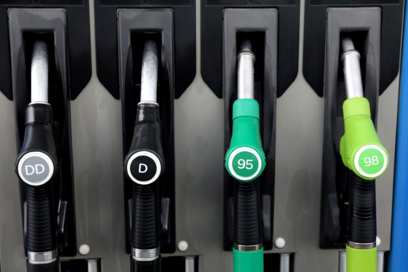 © Reuters. FILE PHOTO: FILE PHOTO: Fuel nozzles are seen at a petrol station in Madrid
