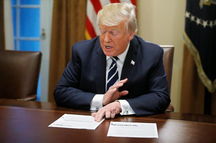 © Reuters. Trump intenta calmar la tormenta política tras la cumbre con Putin