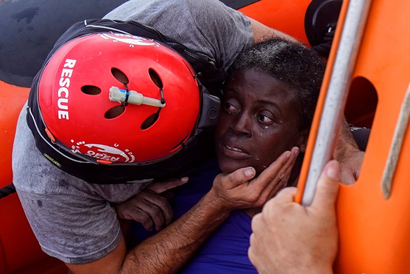 © Reuters. El Open Arms se dirige a España para desembarcar dos cadáveres, evita Italia