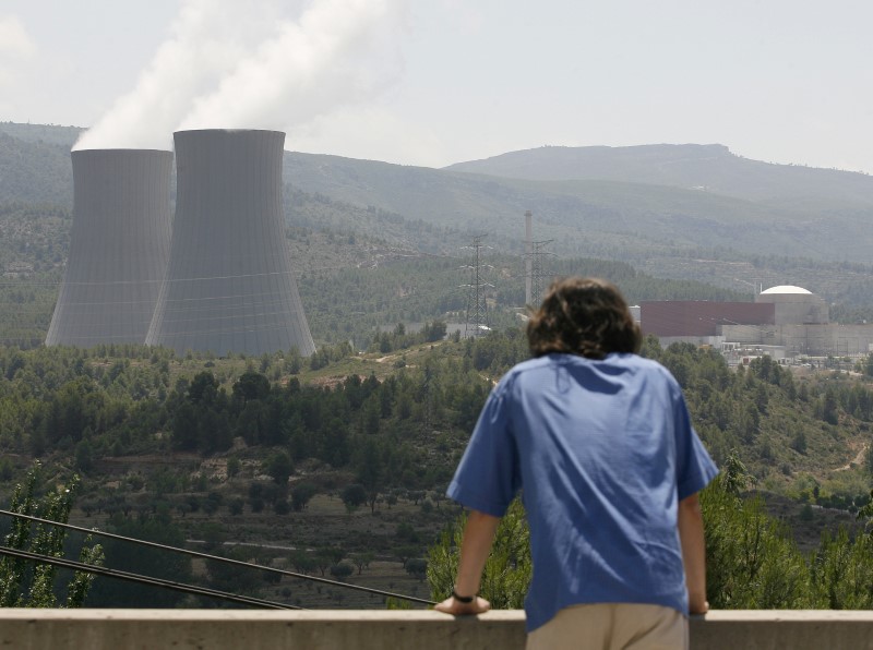 © Reuters. La estrategia nuclear de España, en revisión tras parón de almacén de residuos