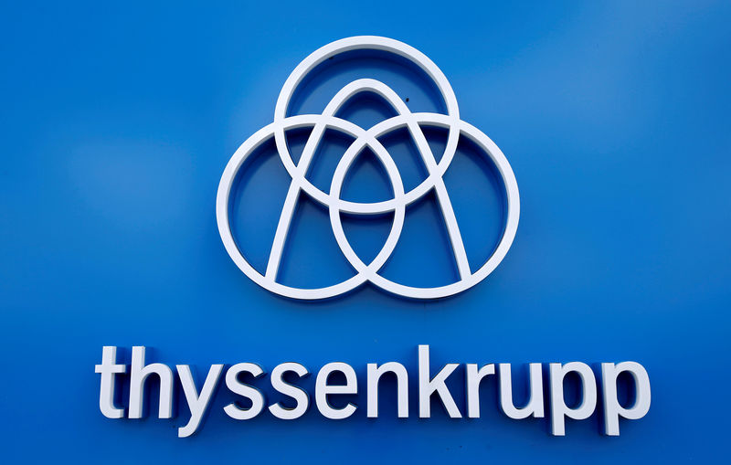 © Reuters. FILE PHOTO: Thyssenkrupp's logo is seen close to the elevator test tower in Rottweil