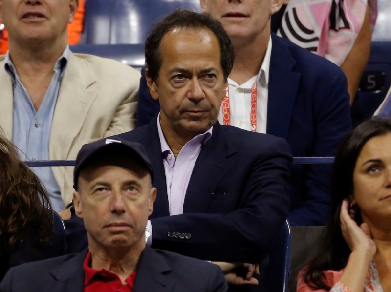 © Reuters. FILE PHOTO: Hedge Fund manager Paulson attends the men's singles final match at the U.S. Open Championships tennis tournament in New York