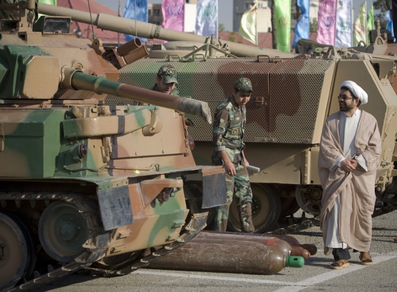 © Reuters. نائب وزير: إيران ستقوم بتصنيع وتحديث ما يصل إلى 800 دبابة