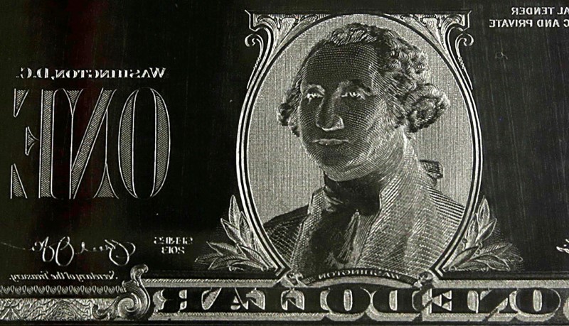 © Reuters. FILE PHOTO: The image of United States President George Washington is seen on an engraving plate for a US one dollar bill at the Bureau of Engraving and Printing in Washington