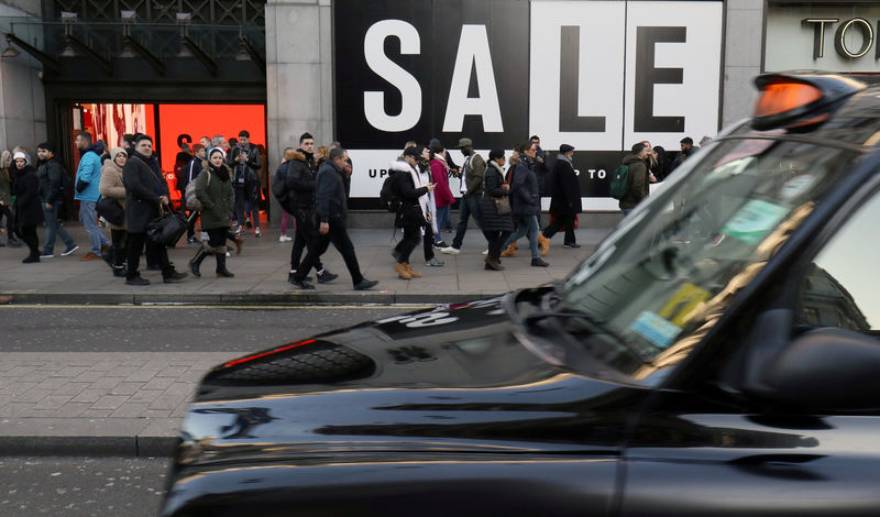 © Reuters. FILE PHOTO: Shoppers and tourists walk along Oxford Street during the sales in central London, Britain