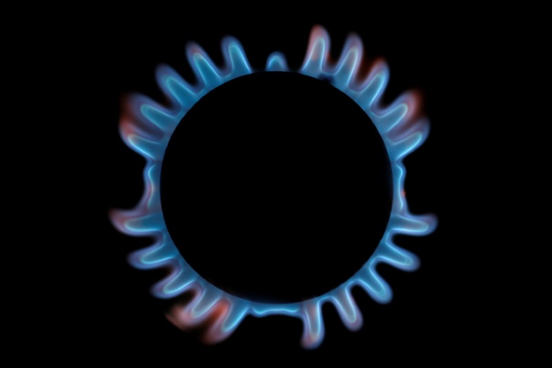 © Reuters. FILE PHOTO: A gas hob is seen in this photo illustration