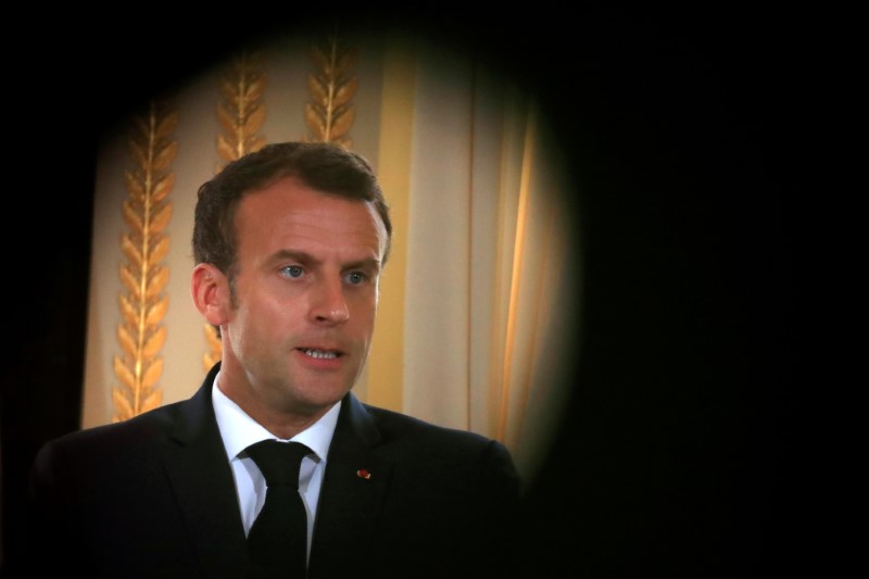 © Reuters. Macron concede entrevista em Paris