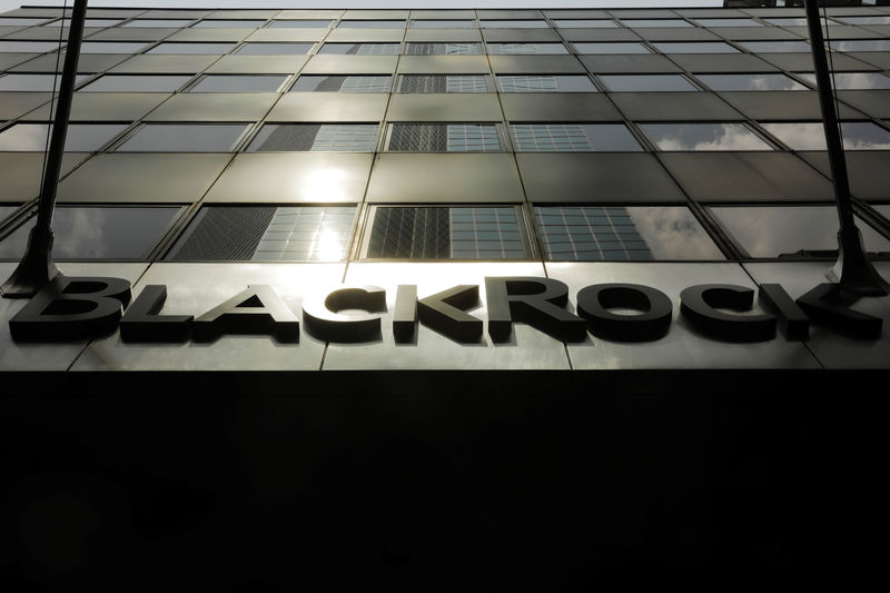 © Reuters. A sign for BlackRock Inc hangs above their building in New York