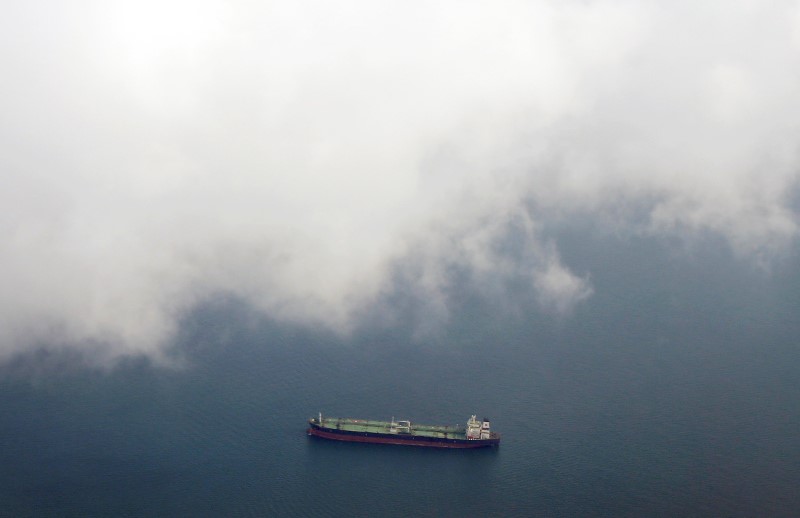 © Reuters. Tanker travels through the Singapore Strait