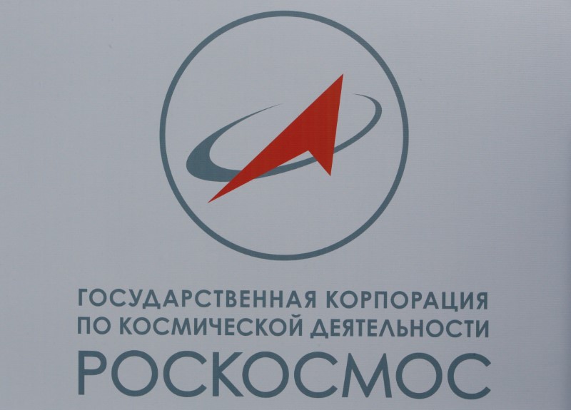 © Reuters. Логотип Роскосмоса на экономическом форуме в Санкт-Петербурге