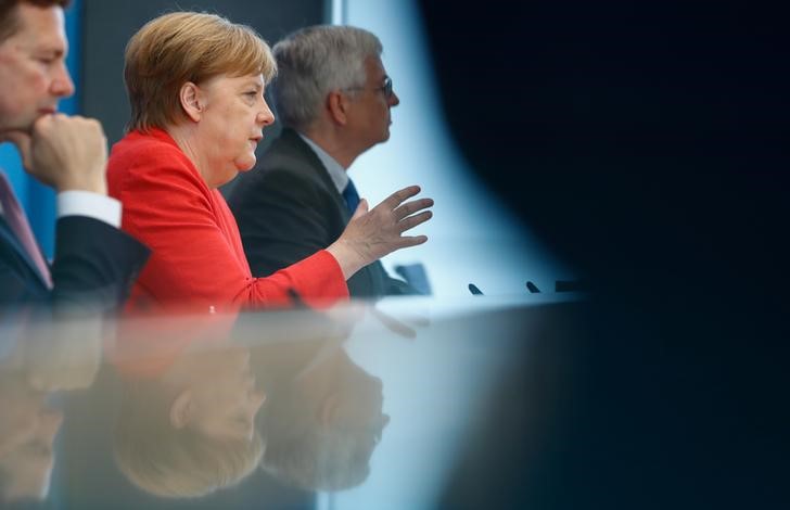 © Reuters. German Chancellor Angela Merkel holds the annual summer news conference in Berlin