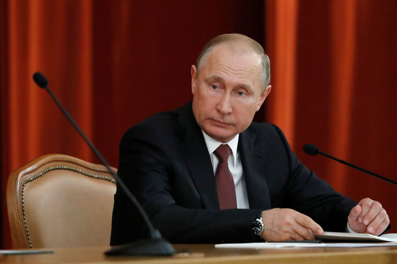 © Reuters. Президент РФ Владимир Путин на совещании с российскими дипломатами в Москве