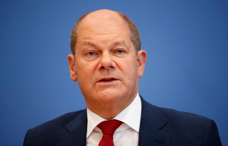 © Reuters. German Vice Chancellor and Finance Minister Olaf Scholz attends a news conference to present the fiscal plan for 2019-2022 in Berlin