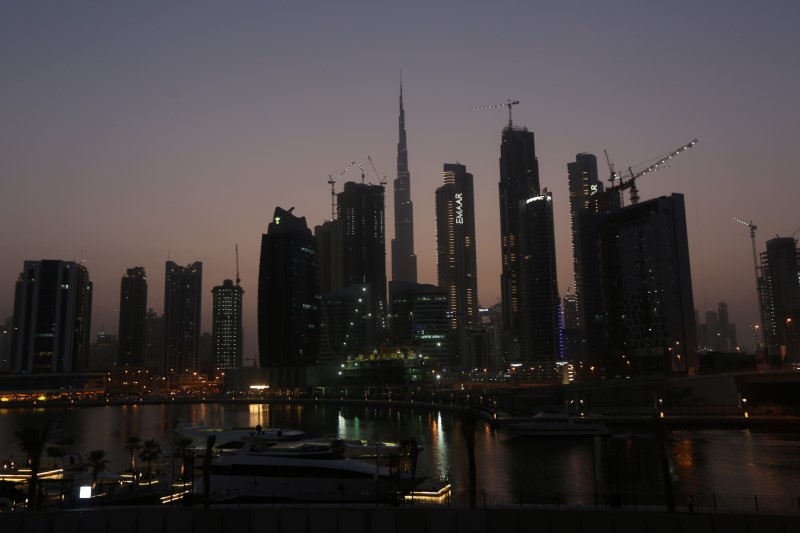 © Reuters. وصفة دبي للنجاح الاقتصادي ربما لم تعد صالحة مع تراجع الأسواق