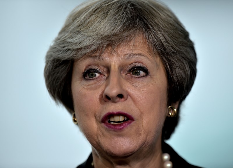 © Reuters. A premiê do Reino Unido, Theresa May, discursa em Belfast, na Irlanda do Norte