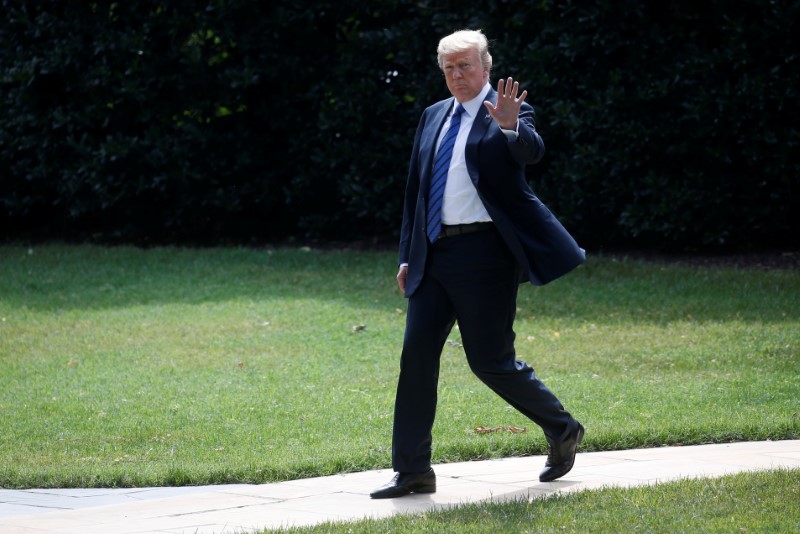 © Reuters. U.S. President Donald Trump walks to Marine One to depart for travel to New Jersey from the South Lawn of the White House in Washington, U.S.