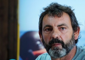 © Reuters. Oscar Camps, the founder of Spanish NGO Proactiva Open Arms, attends a news conference in Palma de Mallorca