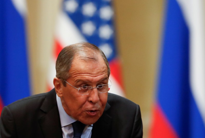 © Reuters. موسكو: لافروف ونظيره الأمريكي بومبيو بحثا جهود حل الأزمة الإنسانية في سوريا