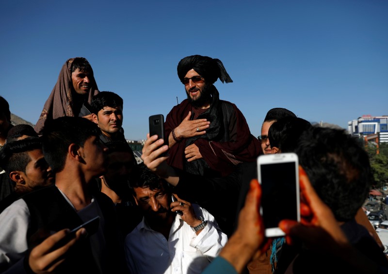 © Reuters. الحكومة الأفغانية تبحث عرض وقف لإطلاق النار مع طالبان في عيد الأضحى