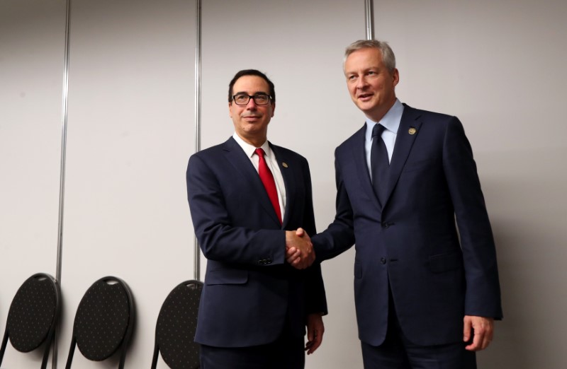 © Reuters. U.S. Secretary of the Treasury Mnuchin and France's Finance Minister Le Maire shake hands at the G20 Meeting of Finance Ministers in Buenos Aires