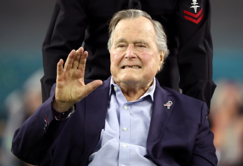 © Reuters. FILE PHOTO: Former U.S. President George H.W. Bush arrives on the field ahead of the start of Super Bowl in Houston